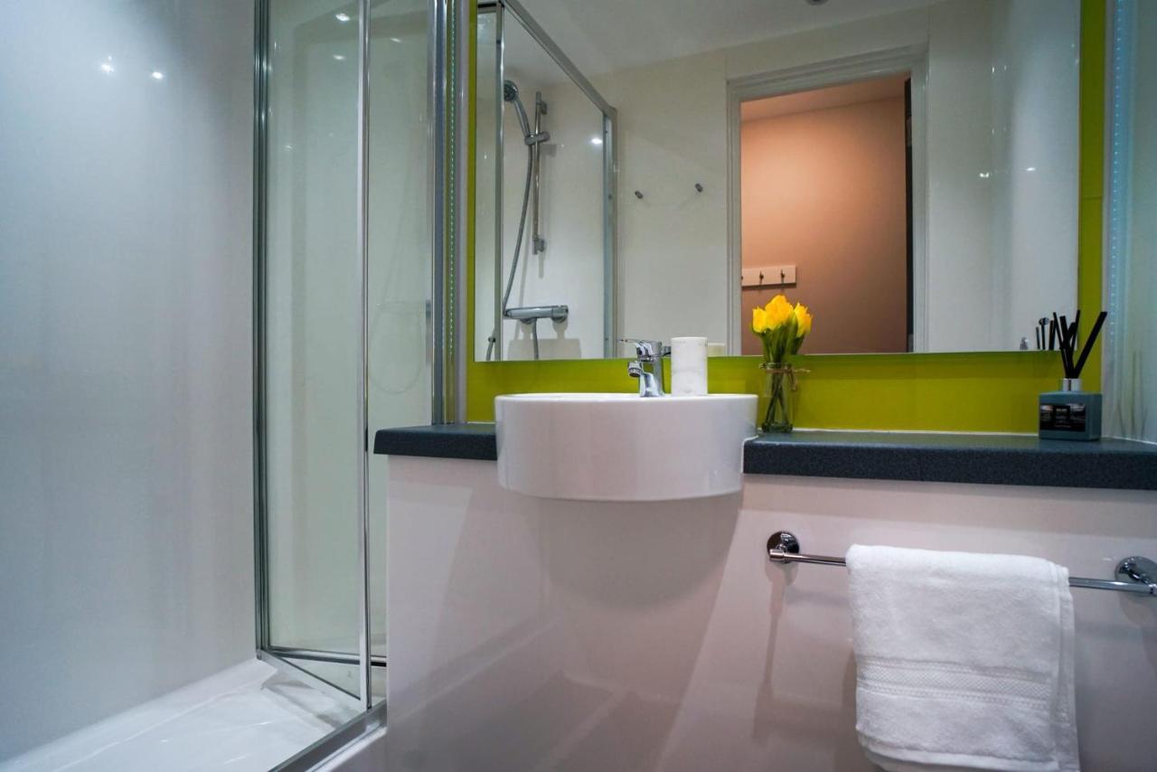 1 Bedroom Apartments, Studios And Ensuite Bedrooms With Shared Kitchen At Centro House In สเตอร์ลิง ภายนอก รูปภาพ